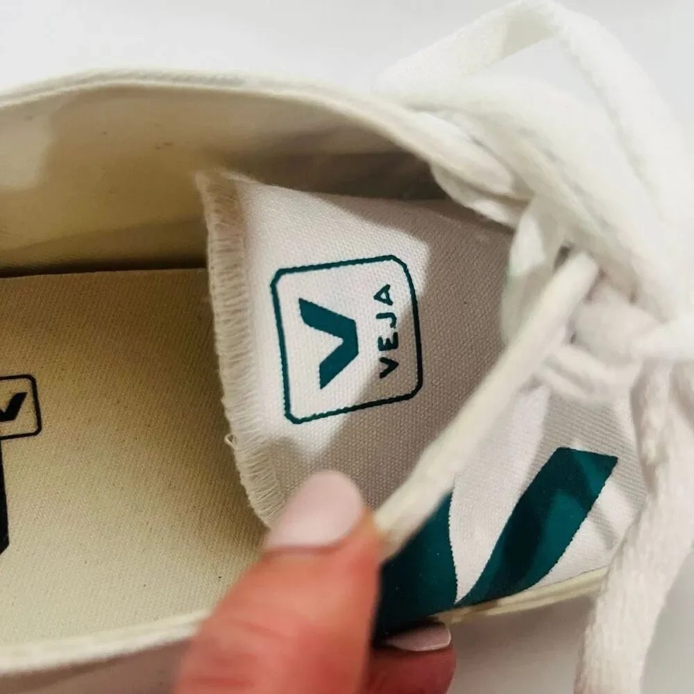 Veja Nova Logo Sneakers Green White Sz 10 small stain NEW
